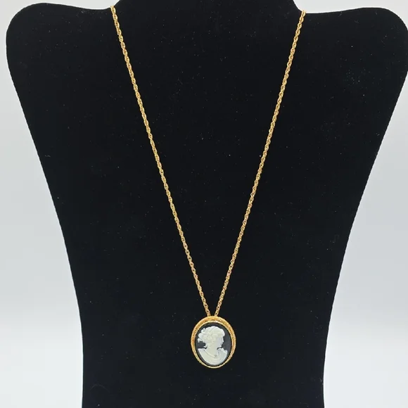 Avon Gold Cameo Pendant Necklace And Pin - Picture 2 of 11